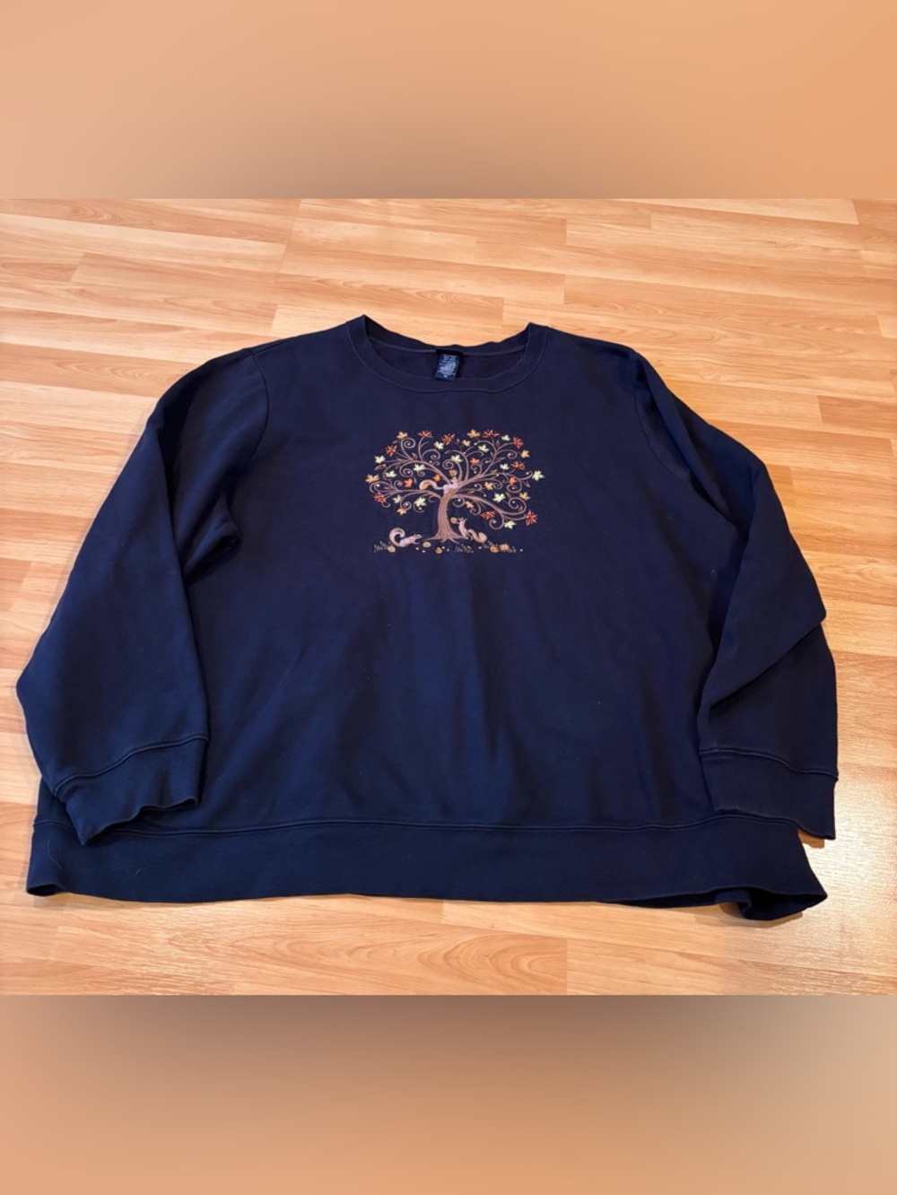 Vintage Basic Editions Navy Blue Sweatshirt‎ Fall Scene With Squirrels